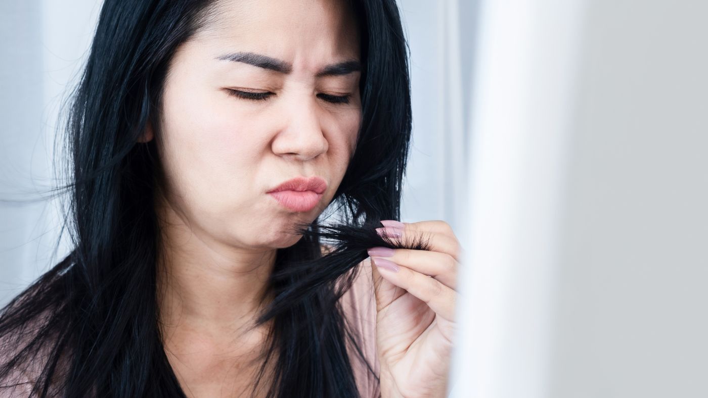 Rambut Lepek Bisa Bikin Bau Apek? Ini Solusinya!