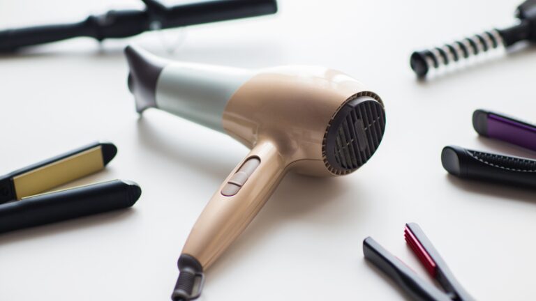 Memahami Berbagai Macam Hair Styling Tools