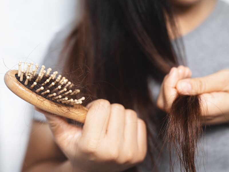 Mengapa Rambut Rontok Setelah Melahirkan?