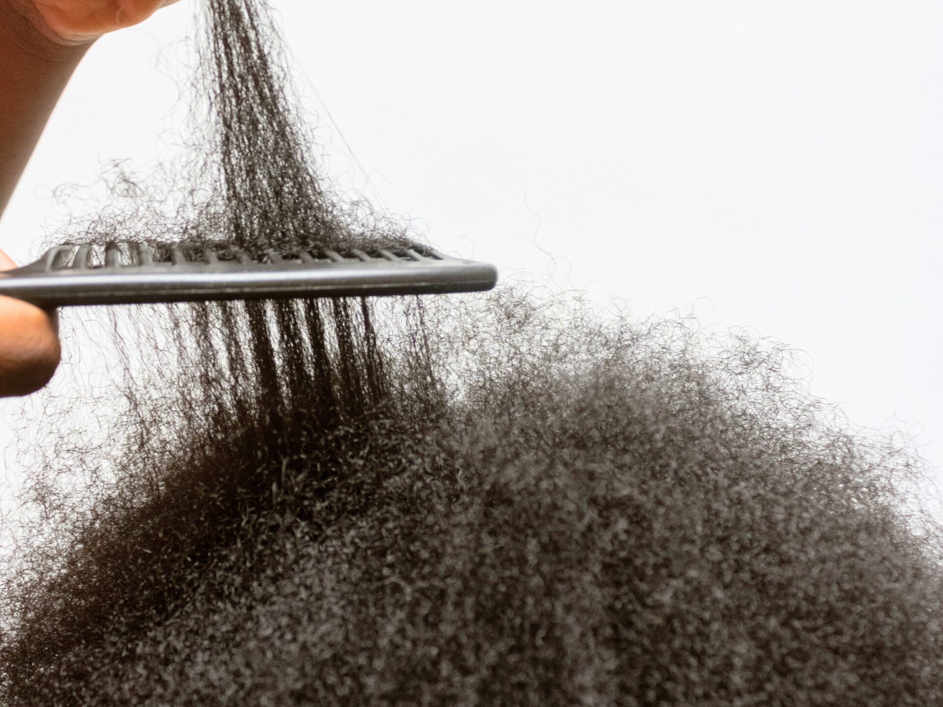 Rambut Keriting Kering? Coba Tips Ini